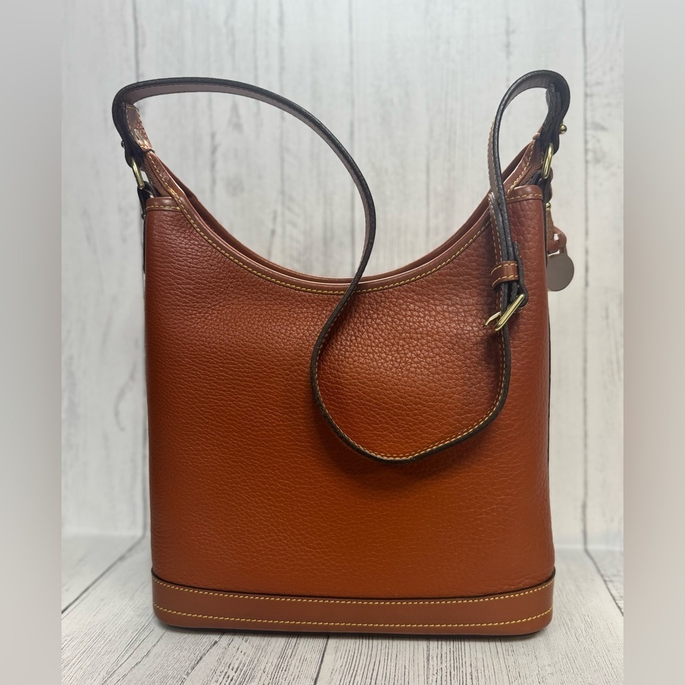 Vintage Dooney & Bourke 1980’s “British Tan”
 All Weather leather Small Hobo Bag - Picture 3 of 16
